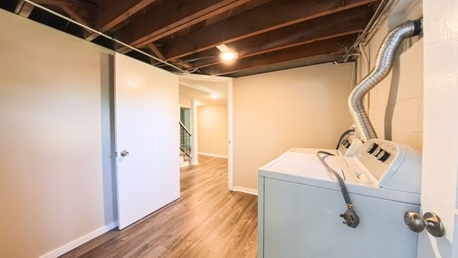 Building Photo - Spacious 3 Bedroom 1.5 Bath Home- Located ...
