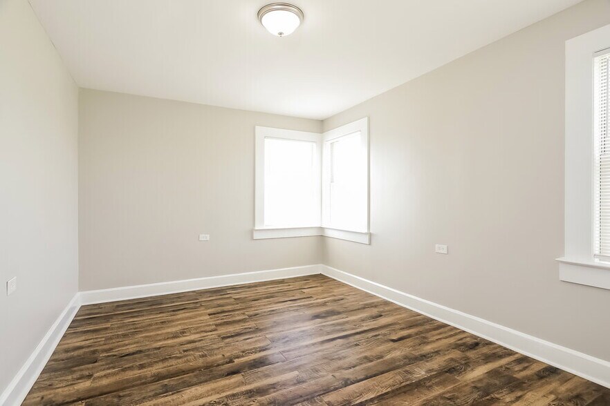 Building Photo - 624 9th Ave