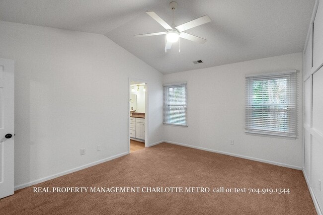 Building Photo - Charming HOME in Prime South Charlotte Location!