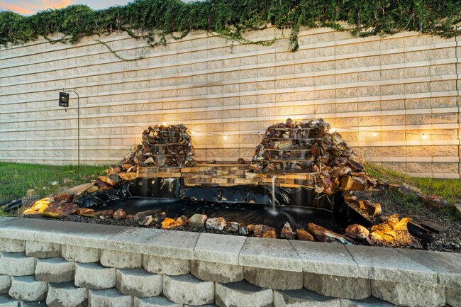 Building Photo - 13075 Old West Ave