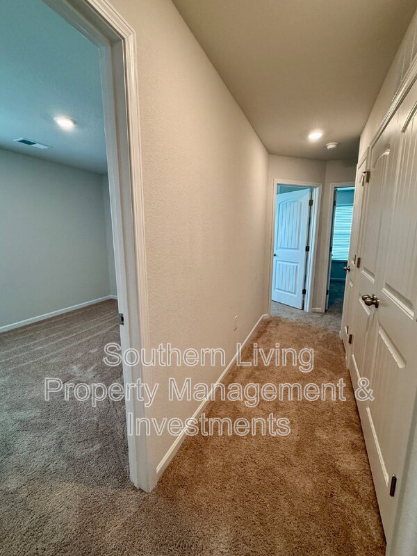 Building Photo - 3047 Cres Lk Ln