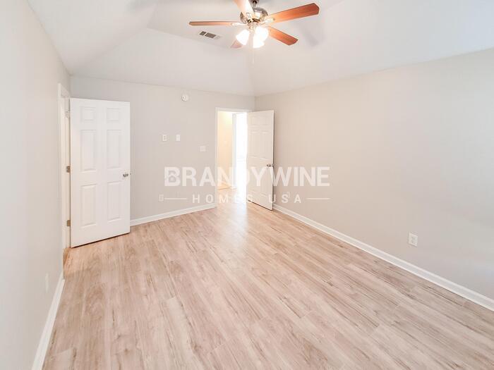 Building Photo - 4890 Phipps Dr