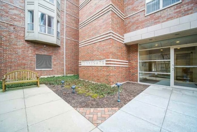 Building Photo - 57 E Hattendorf Ave