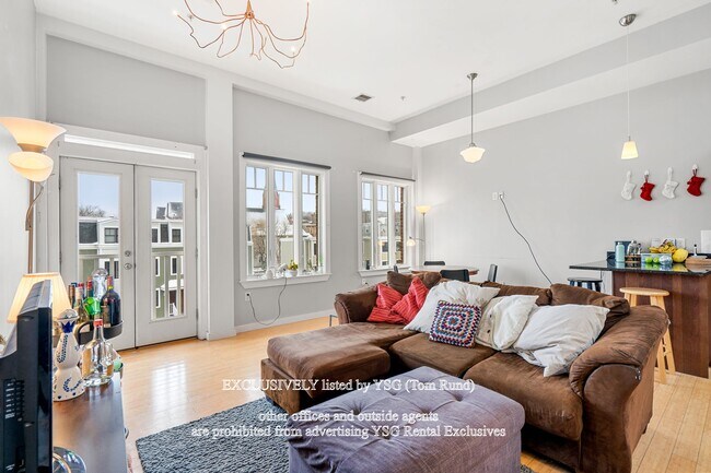 Building Photo - 1431 Tremont St