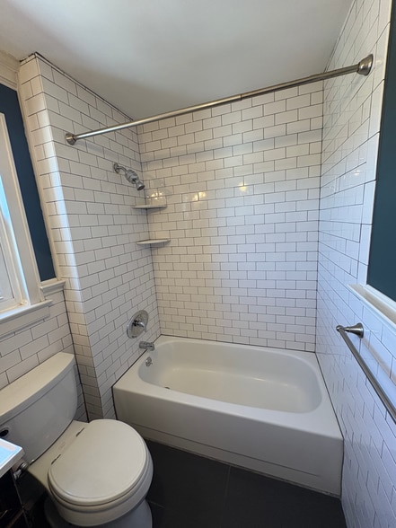 Building Photo - 12 Wedgewood Dr