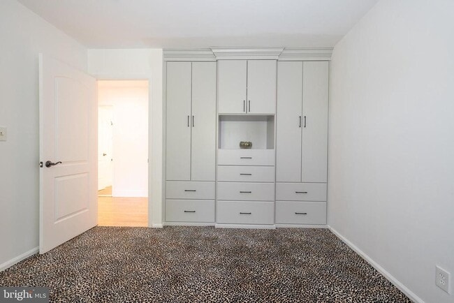 Building Photo - 257 W Chelsea Cir