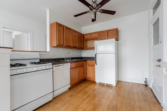 Building Photo - North Center / St. Bens - 2 Beds / 1 Bath ...