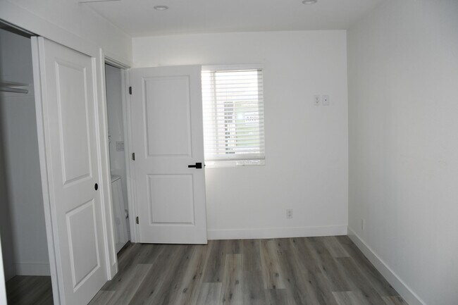 Building Photo - Valencia (994)