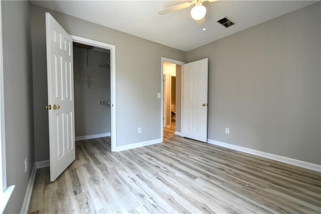 Building Photo - 340 Avebury Ct