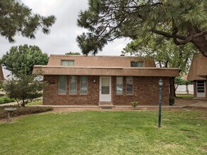 Building Photo - Two Bedroom in Colonial Park