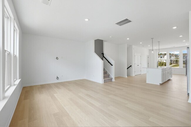Building Photo - Brand-new three-story townhome in the Univ...
