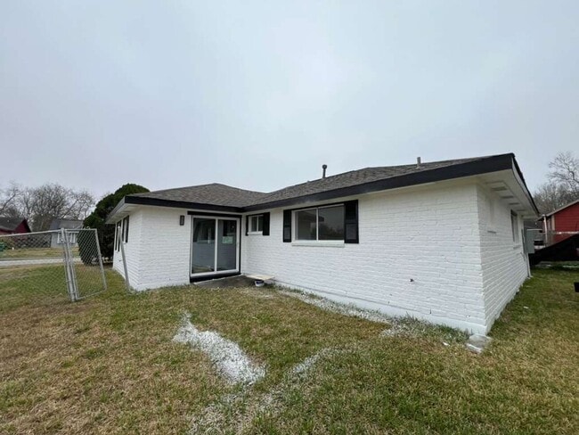 Building Photo - BEAUTIFUL HOME IN HOUSTON. MOVE IN READY!.