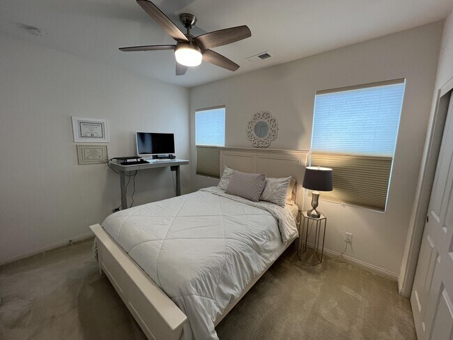 Building Photo - 1065 Sea Glass Wy