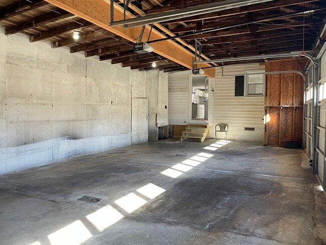 Building Photo - 2 Bed, 2 Bath newly renovated home located in Thomasville!