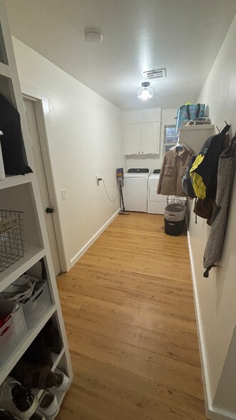 Building Photo - 8705 Lakeaire Dr