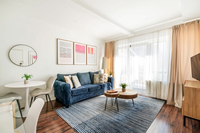 Building Photo - 811 9th Ave