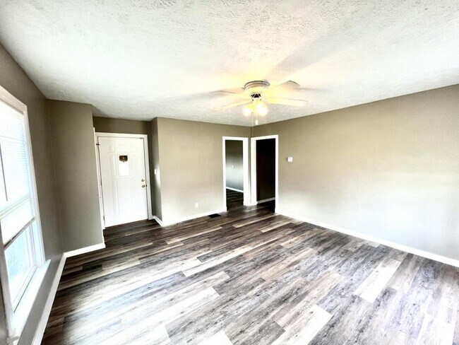 Building Photo - 252 Coovert St