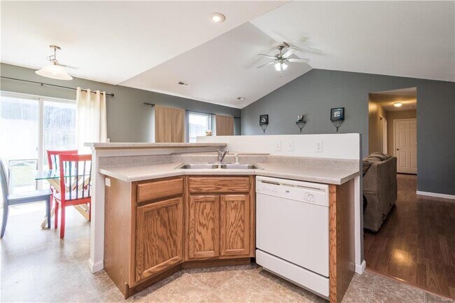 Building Photo - Home in Pioneer Ridge – Pet Friendly & Min...