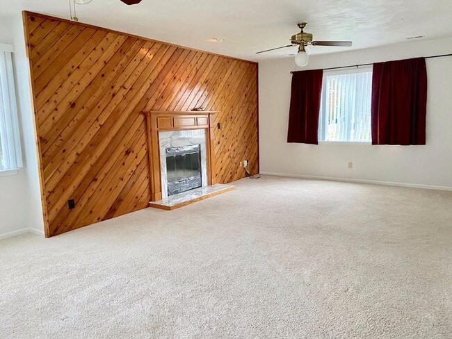 Building Photo - Chicks Beach Living! 3BR/2.5BA - Attached Garage, Private Cul-de-sac- Minutes to the BAY!
