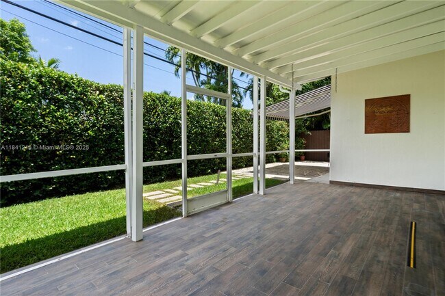 Building Photo - 6043 SW 34th St