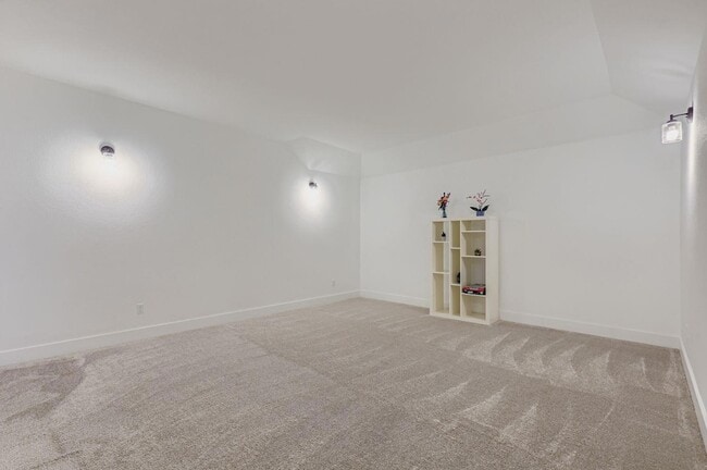 Building Photo - 6800 Cliff Rose Dr