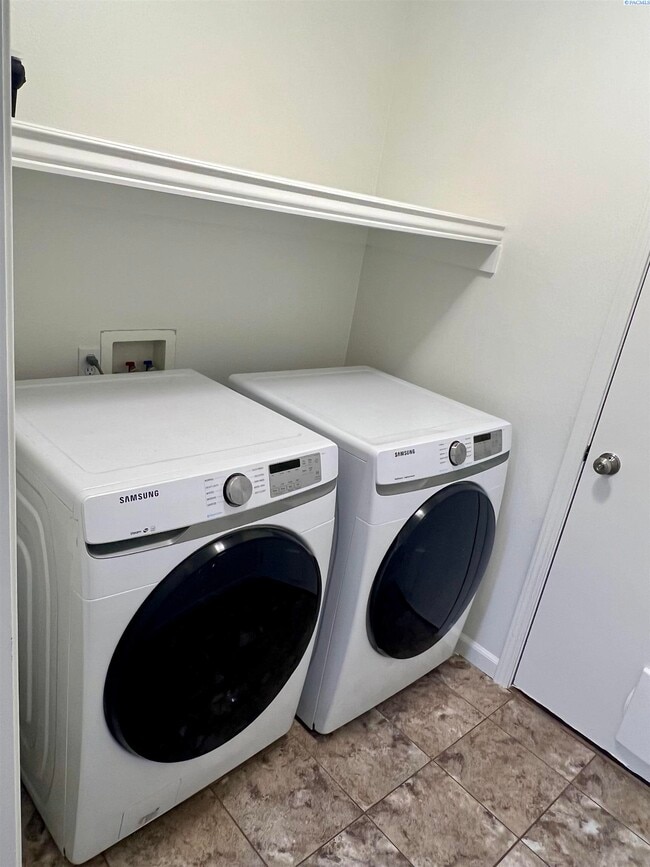 Building Photo - West Pasco rambler for rent
