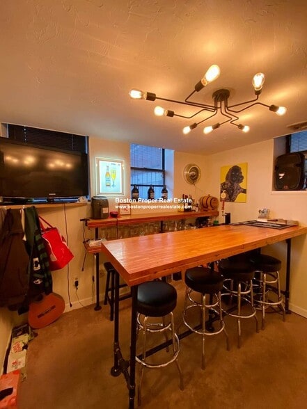 Building Photo - 5 Grove St