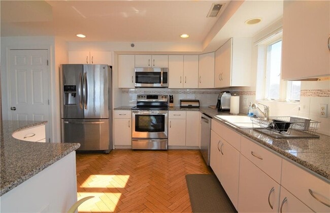 Building Photo - 3 Kirwins Ln