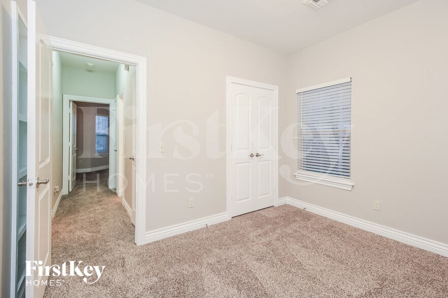 Building Photo - 8428 NW 143rd Terrace