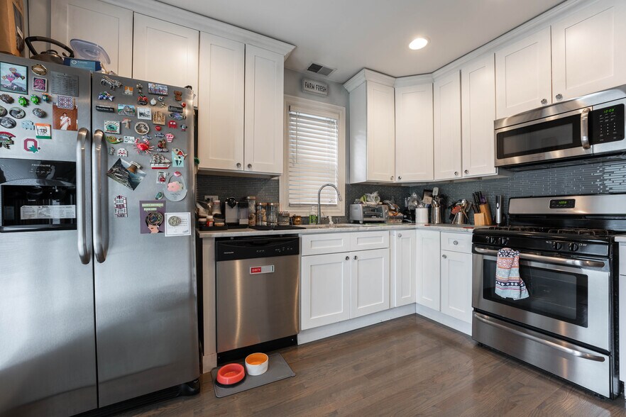 Building Photo - 2651 W Armitage Ave