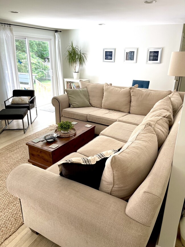 Building Photo - 114 Portside Cir