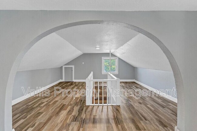 Building Photo - 960 5th St NE
