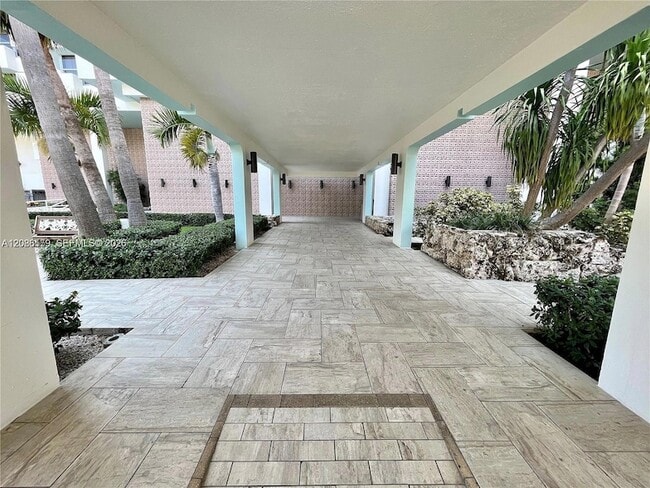 Building Photo - 2899 Collins Ave