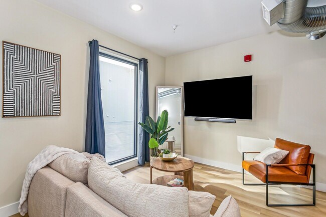 Building Photo - MOVE IN SPECIAL: MOVE IN BY APRIL 1, GET $1000 credit towards rent and/or monthly fees!