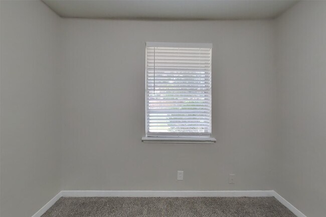 Building Photo - 12306 Foxridge Dr