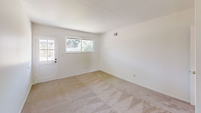 Building Photo - Spacious 4-Bedroom Home in the Heart of Or...