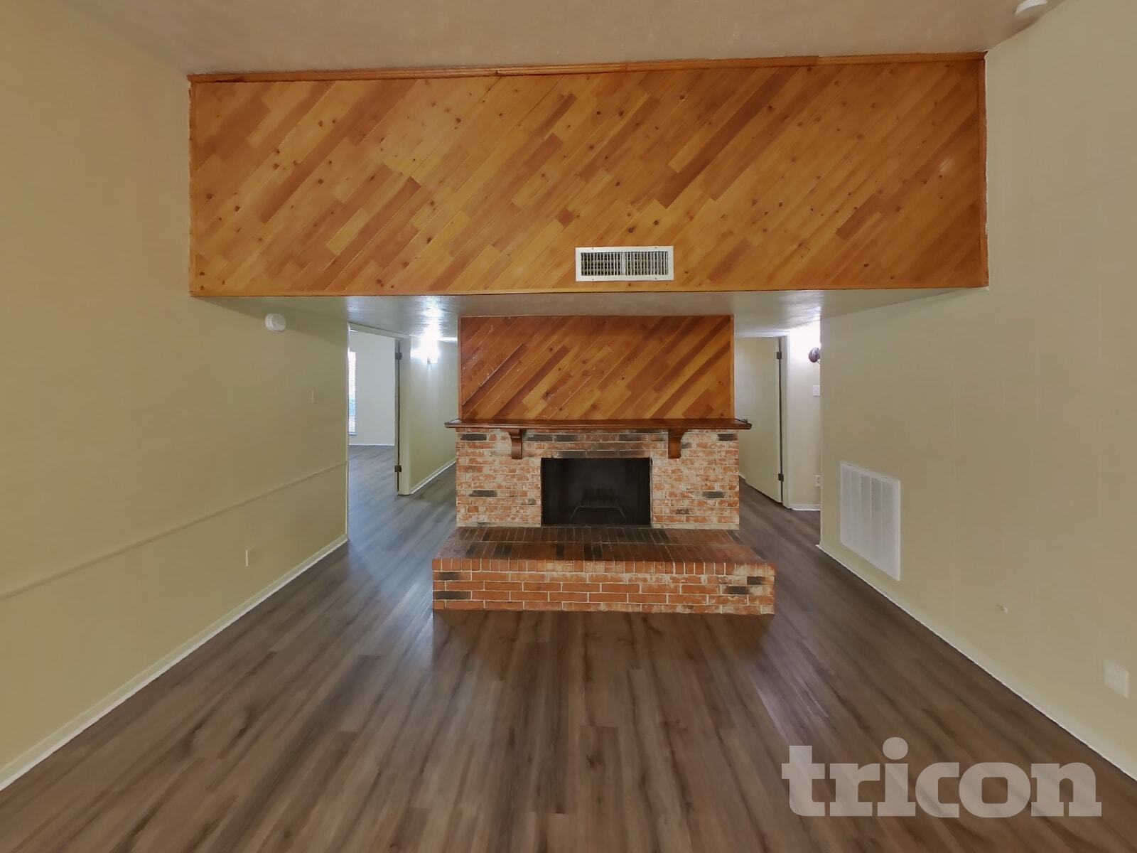 Building Photo - 345 Ivy Way