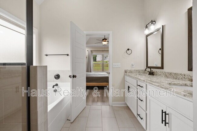 Building Photo - 433 Crestwicke Ct
