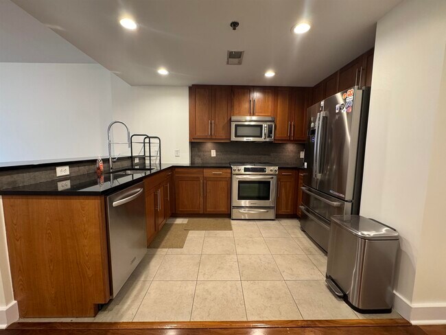 Building Photo - 800 Jackson St