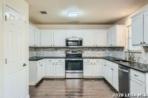 Building Photo - 8919 Walnut Springs