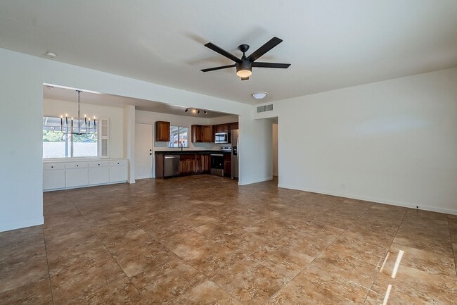 Building Photo - Updated home in Chandler!