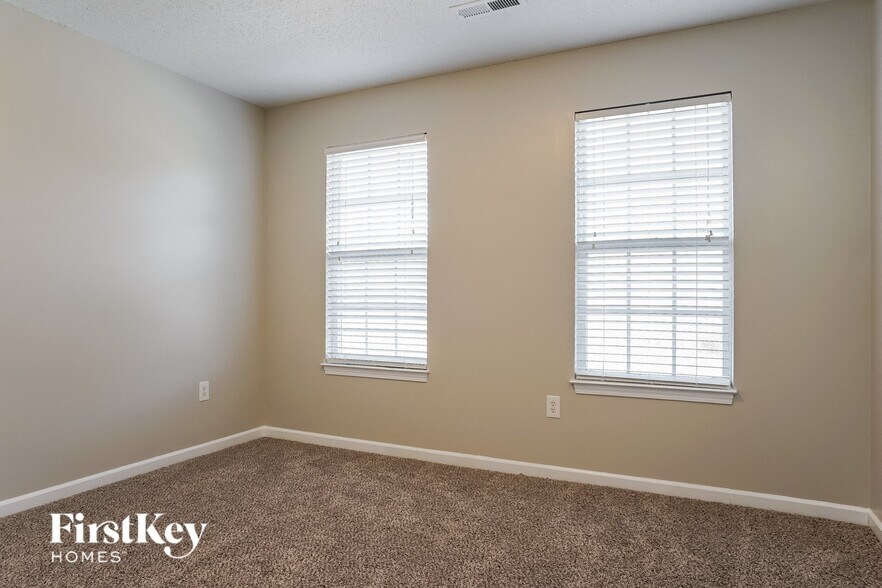 Building Photo - 3211 Bardwell Rd