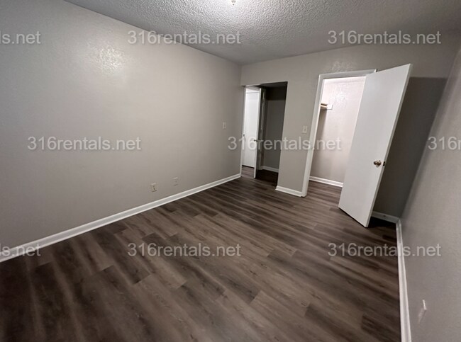 Building Photo - $725 - AVAILABLE NOW! SECTION 8/ Housing Voucher approved 3 bedroom / 1 bathroom
