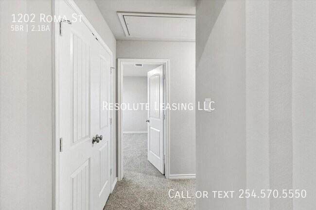 Building Photo - 1202 Roma St