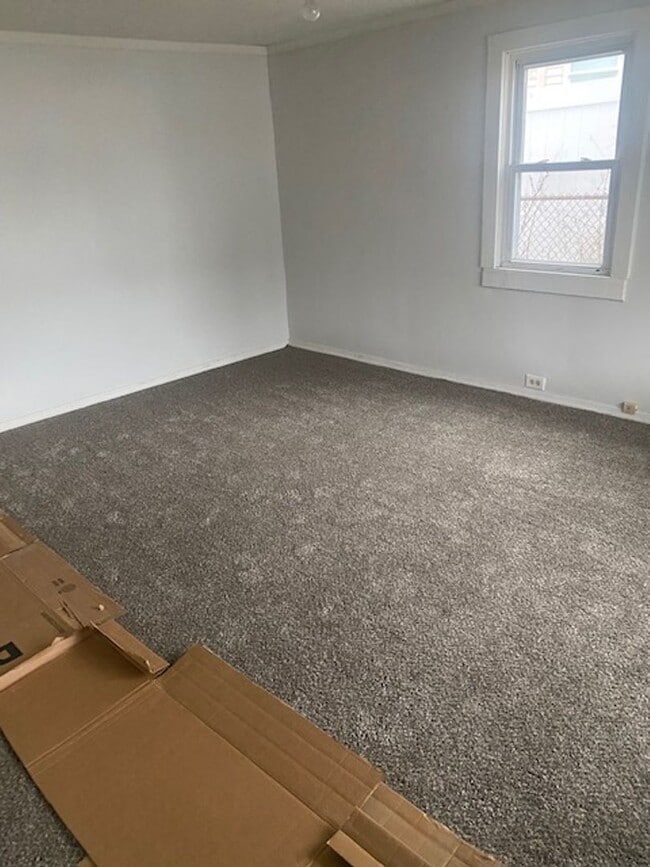 Building Photo - 2 bed 1 bath