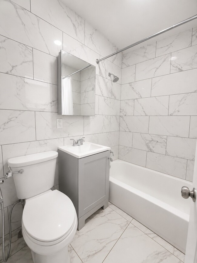 Building Photo - 27 2nd St