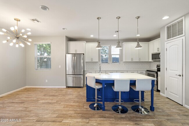 Building Photo - 714 E Boca Raton Rd