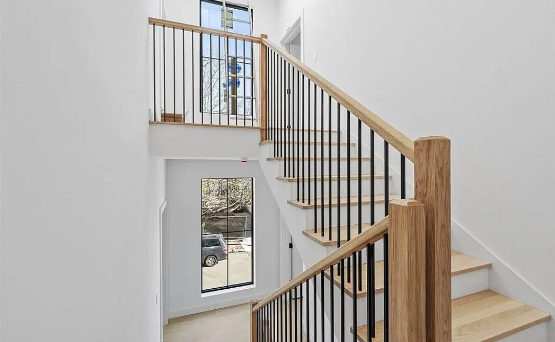 Building Photo - 145 5th St