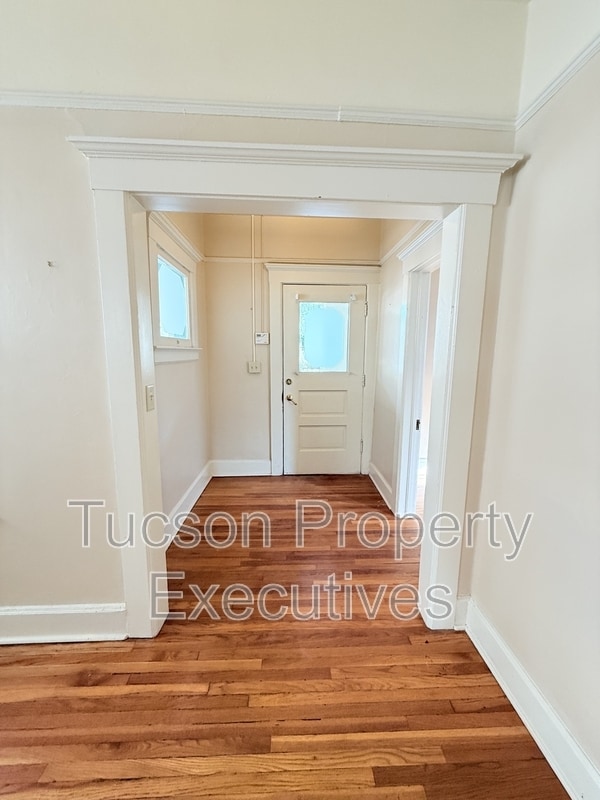 Building Photo - 340 S Scott Ave