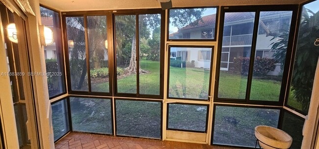 Building Photo - 9220 NW 9th Pl